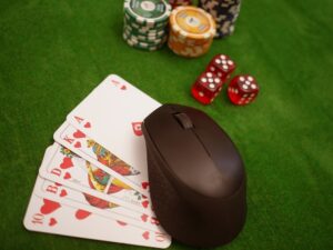 Online spel - Kortspel, pokermarker, tärningar, datormus
